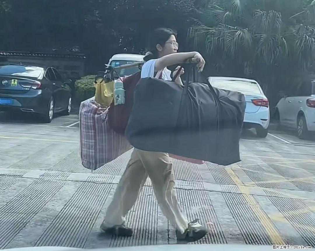 全网追的“扁担女孩”,找了一份暑假工,时薪12元 - 鄂州生活资讯 - 鄂州28生活网 ez.28life.com