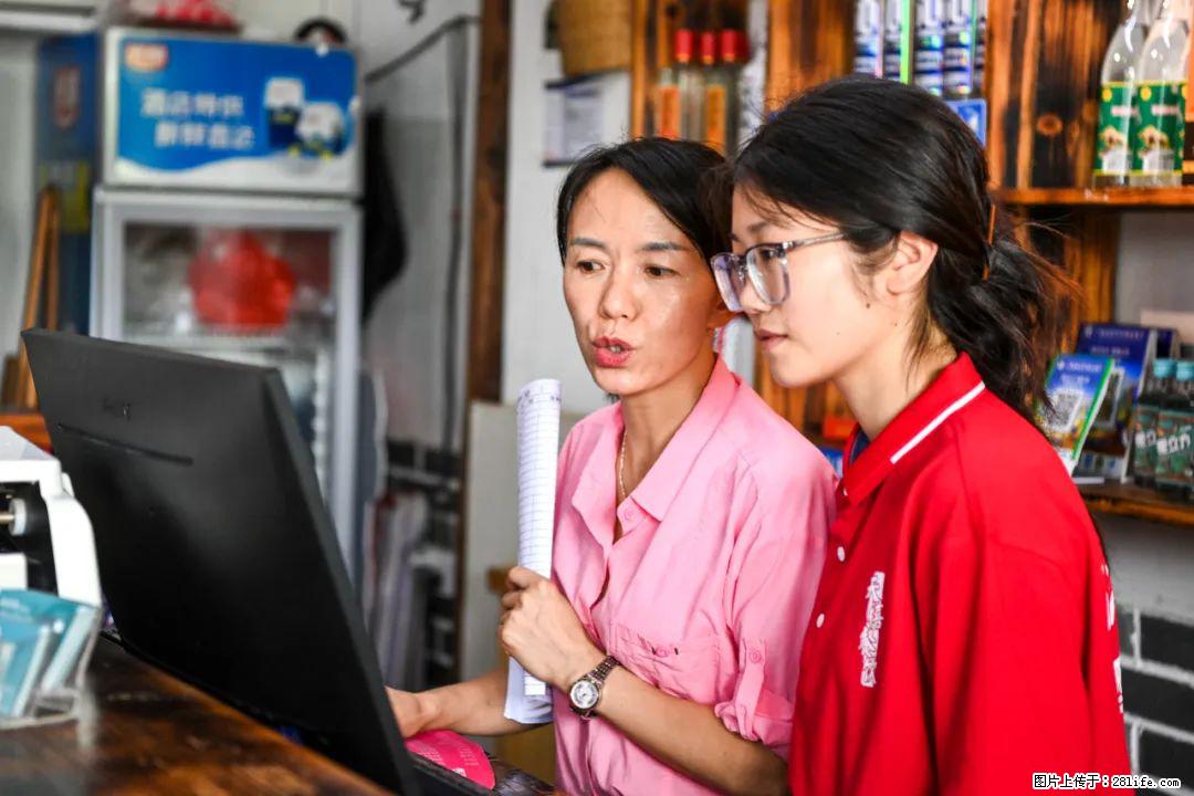 全网追的“扁担女孩”,找了一份暑假工,时薪12元 - 鄂州生活资讯 - 鄂州28生活网 ez.28life.com